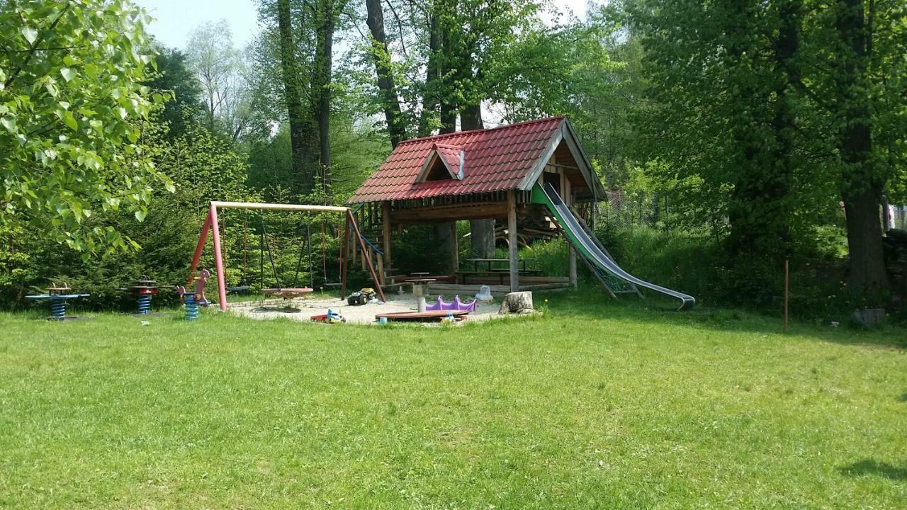Pod Debami - Sala Zabaw - Malpi Gaj